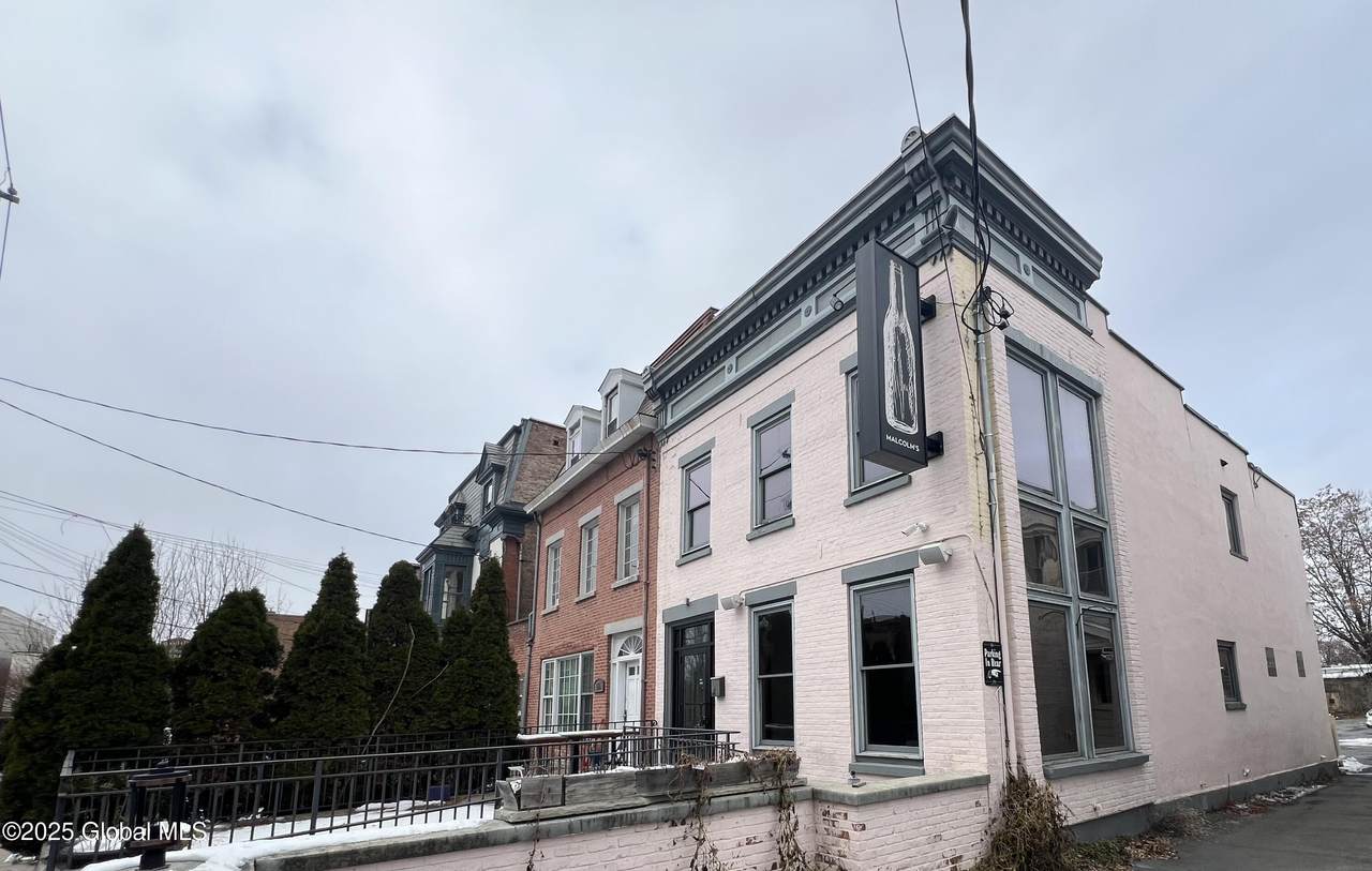 617 Union Street - Photo 1