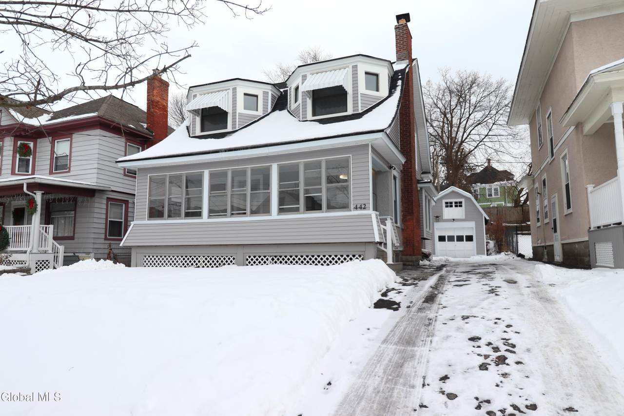 442 Plymouth Avenue - Photo 1