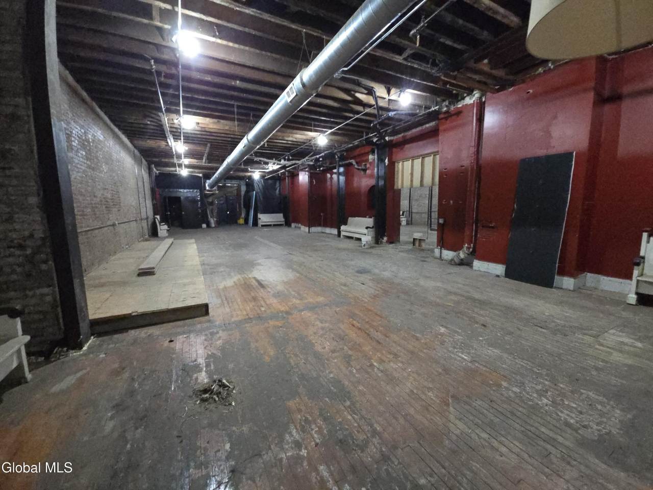 5 Broadway - Photo 1