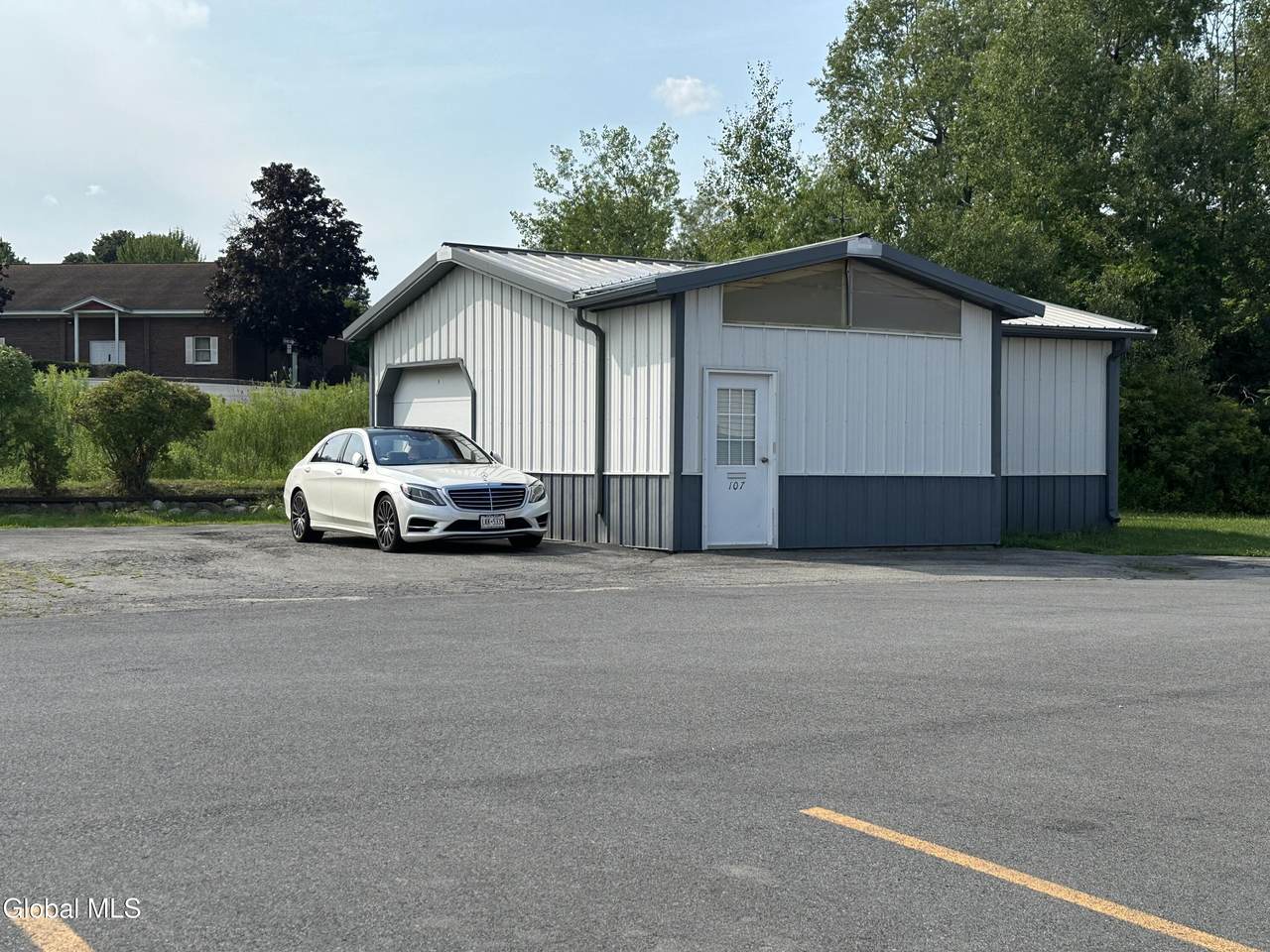 107 Comrie Avenue - Photo 1