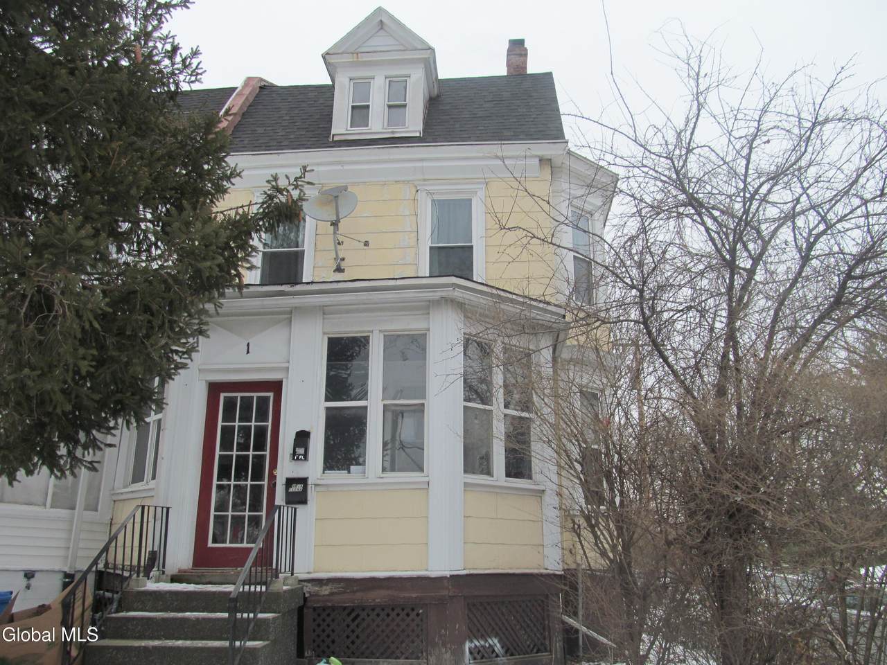 1 Manning Square - Photo 1