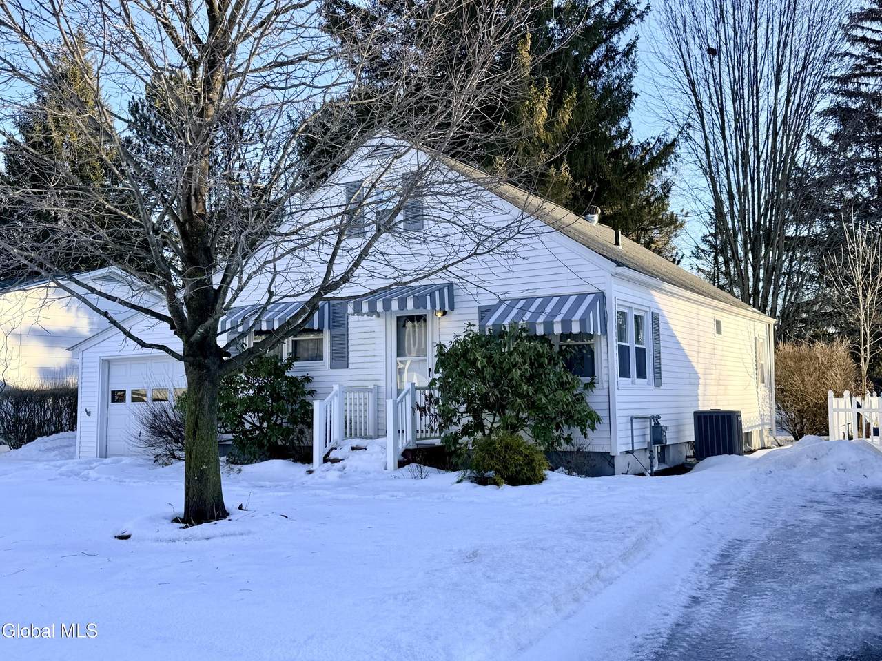 216 Chase Street - Photo 1