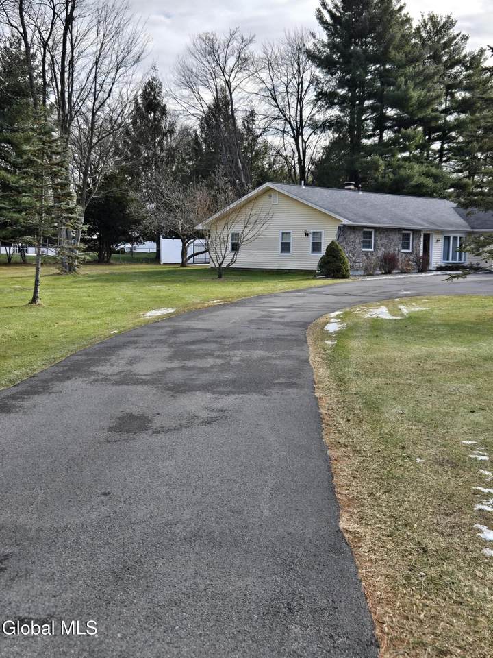 7 Bedford Drive - Photo 1