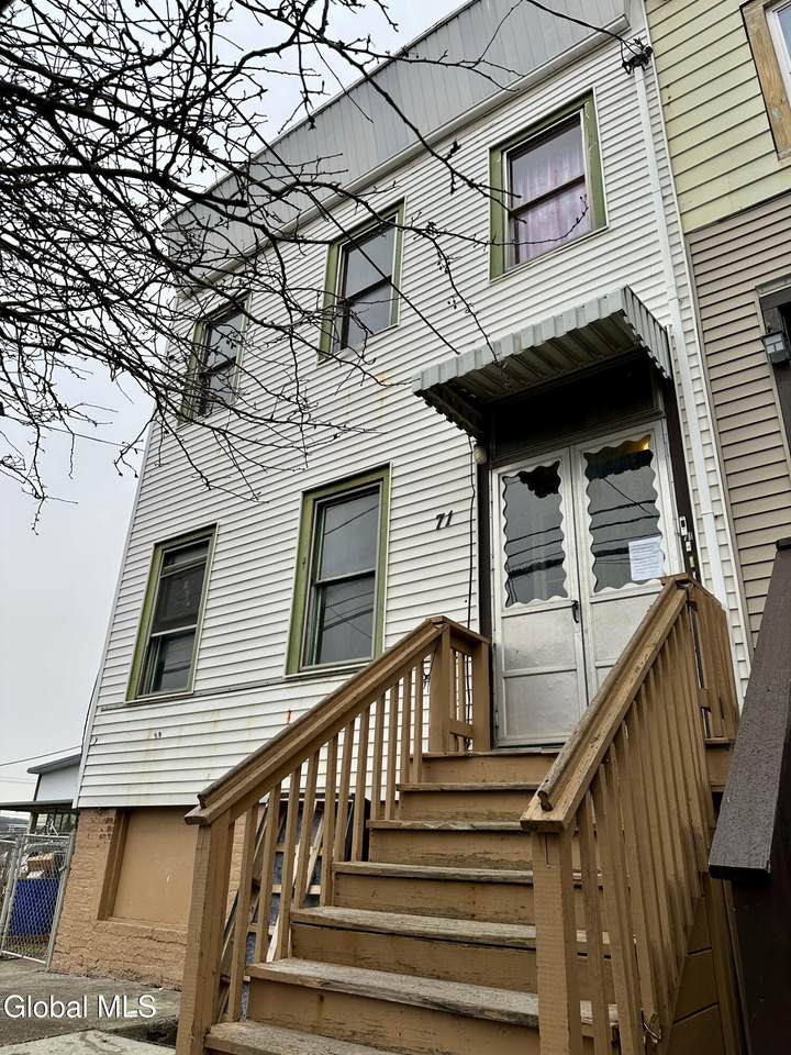 71 Watervliet Avenue - Photo 1