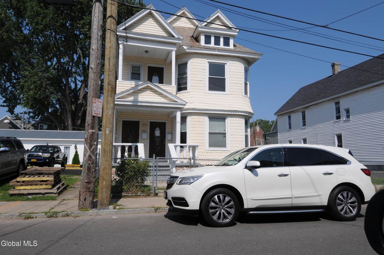 825 Stanley Street - Photo 1