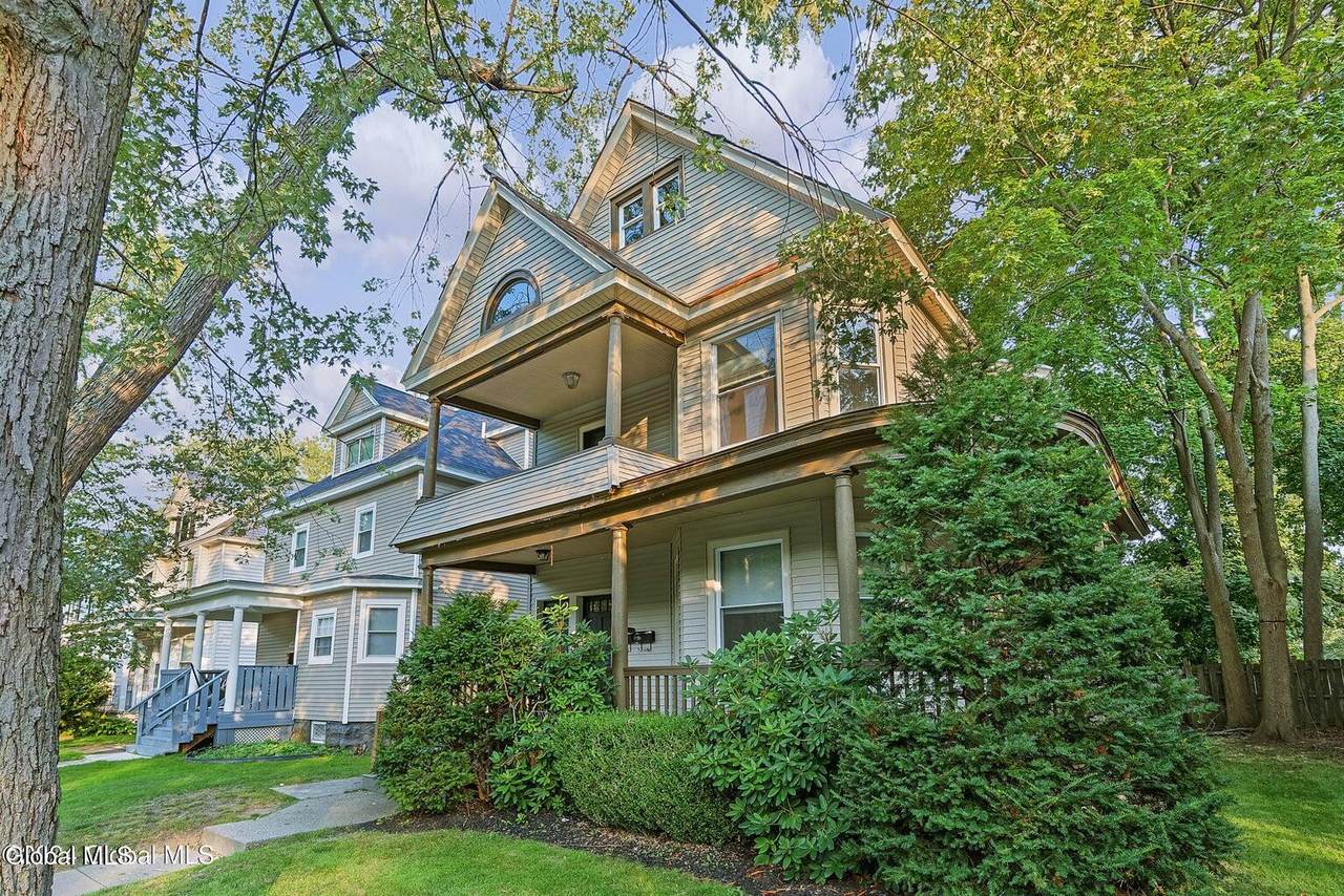 1146 Glenwood Boulevard - Photo 1