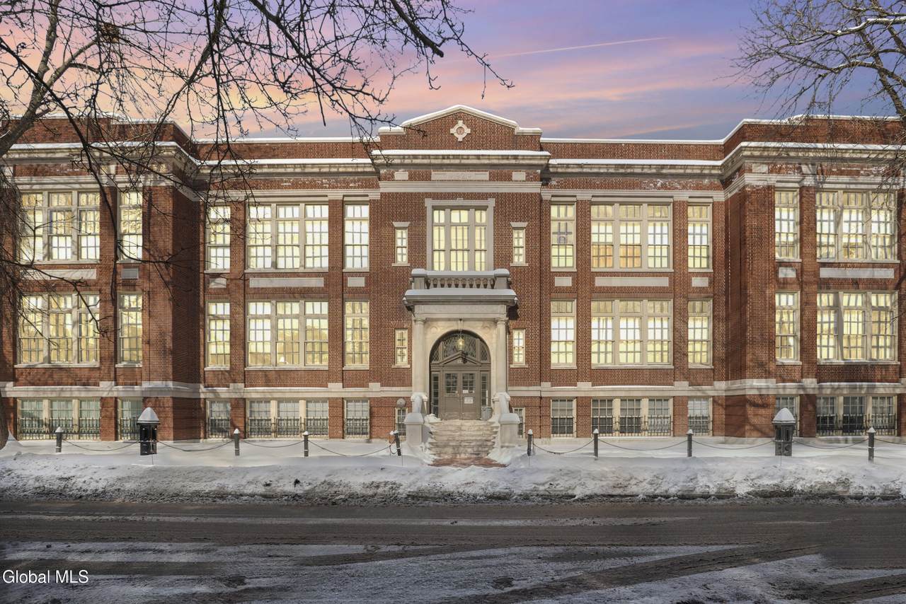 137 Front Street - Photo 1