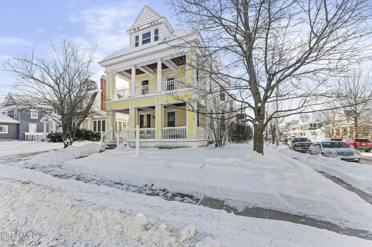 86 Pinewoods Avenue - Photo 1