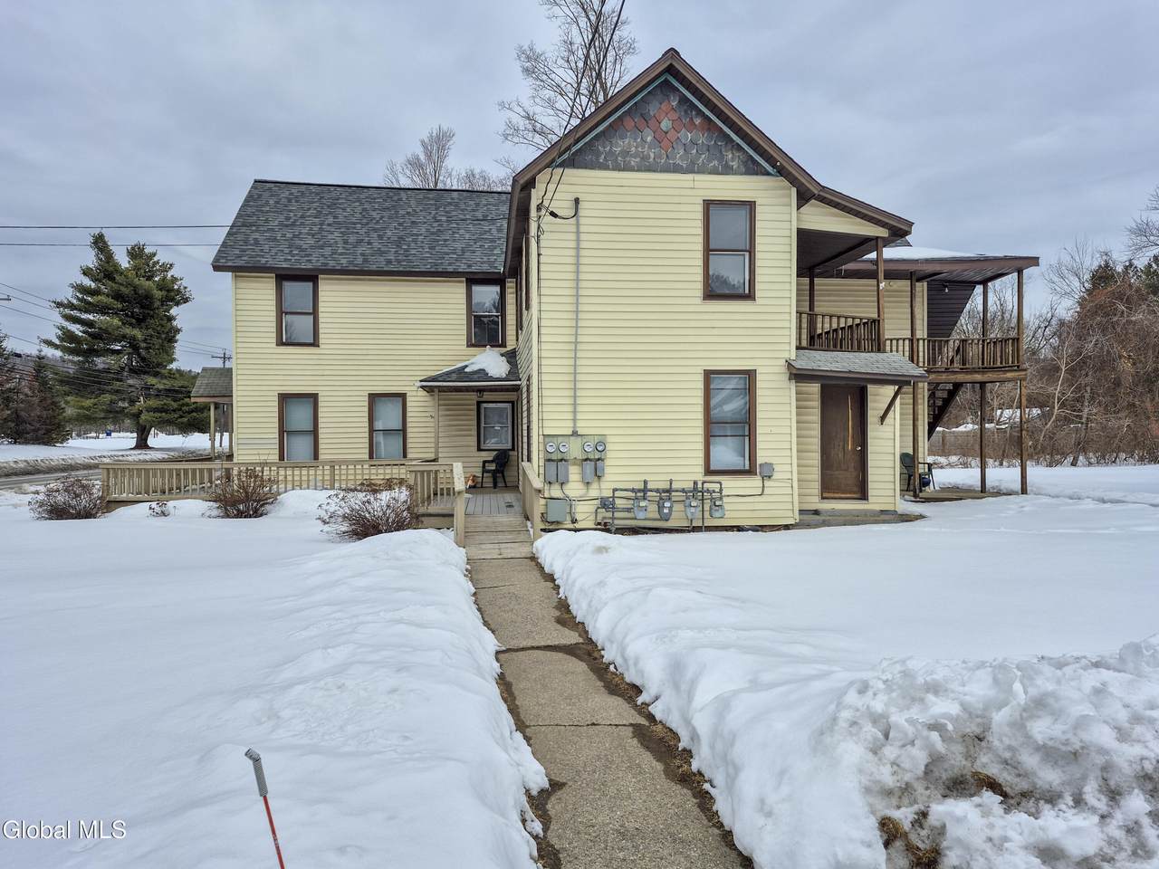 524 Maple Avenue - Photo 1