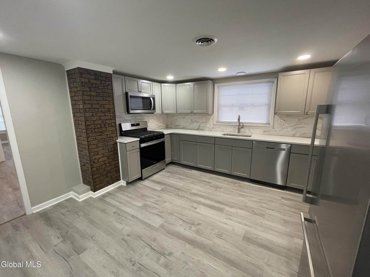 28 Leversee Avenue - Photo 1