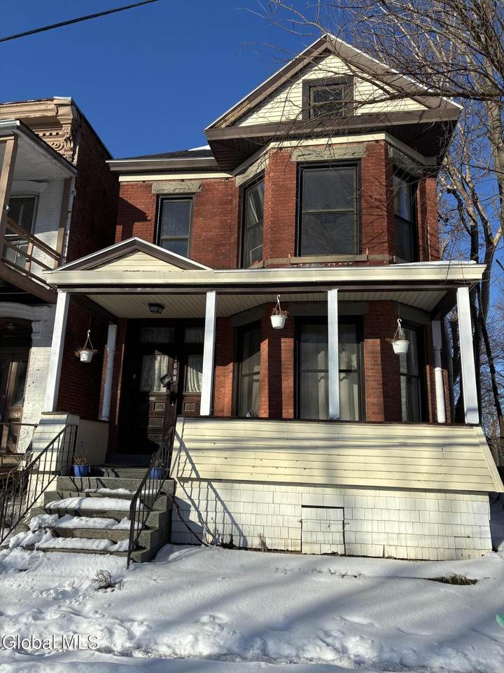 1609 Highland Avenue - Photo 1