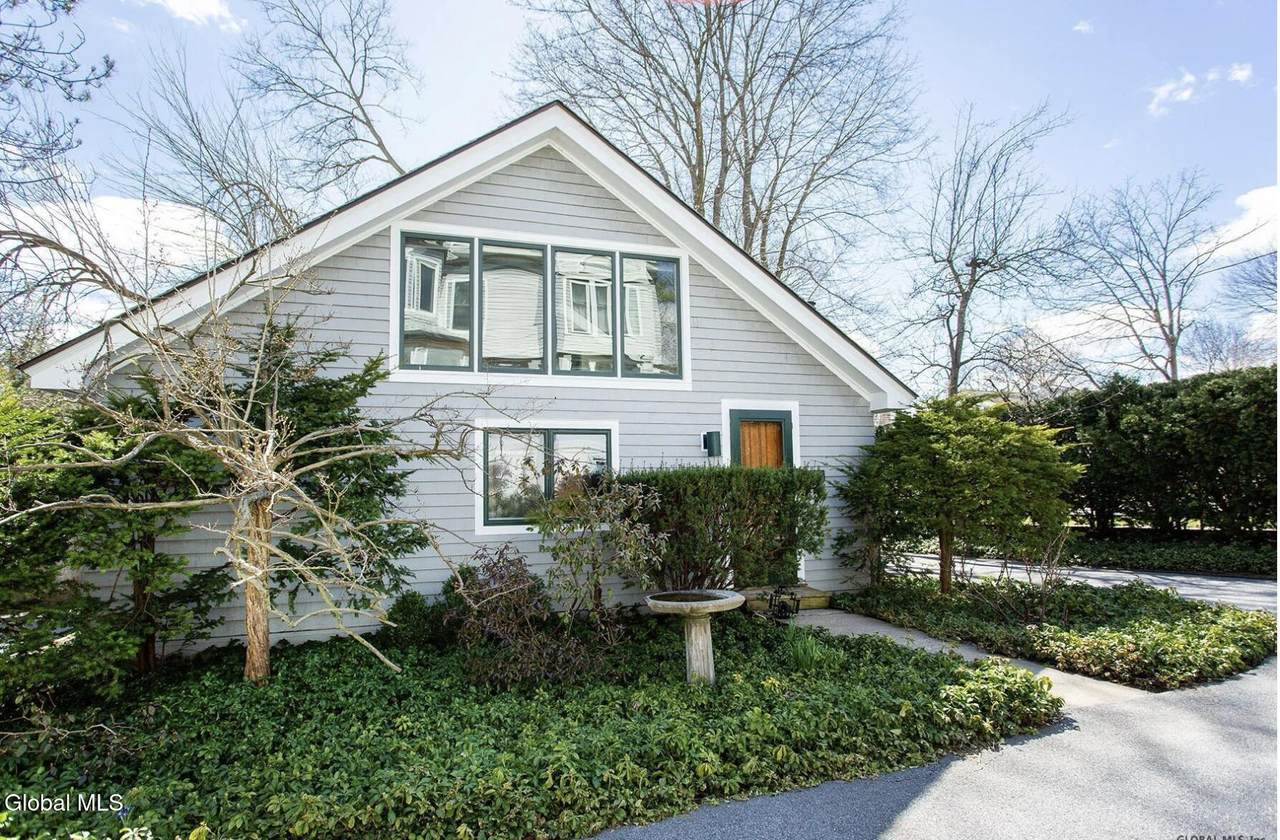 586 Broadway - Photo 1