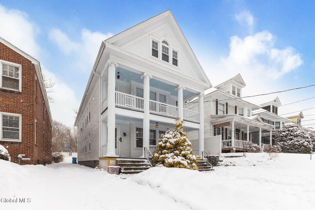 106 Pine Avenue - Photo 1