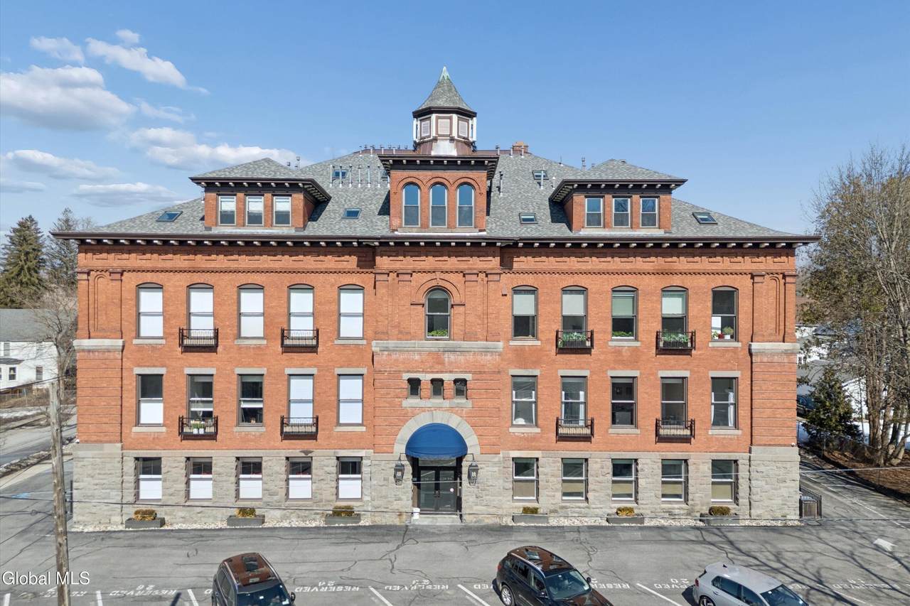 77 Van Dam Street - Photo 1