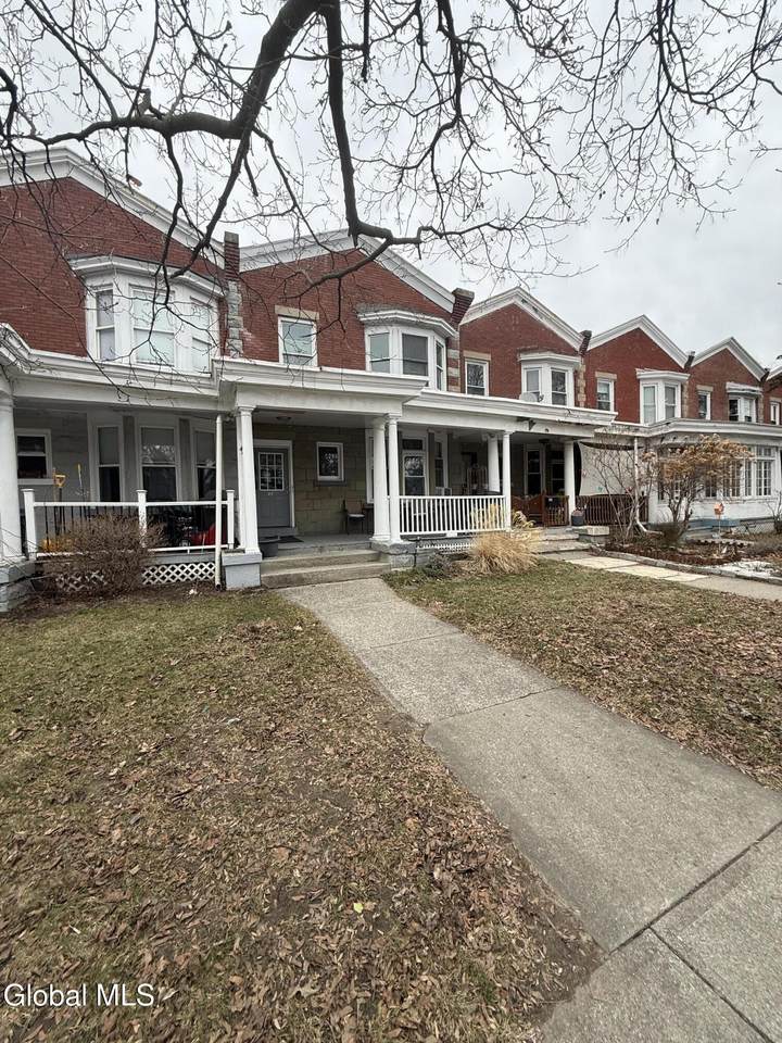 314 Manning Boulevard - Photo 1