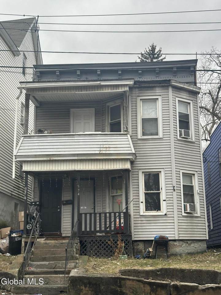 574 Crane Street - Photo 1