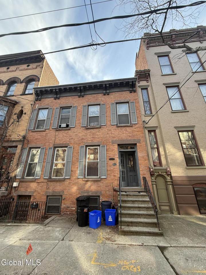 138 Lancaster Street - Photo 1