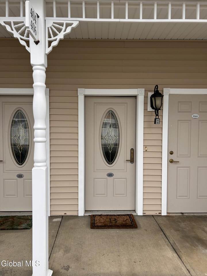 406 Kelly Circle - Photo 1