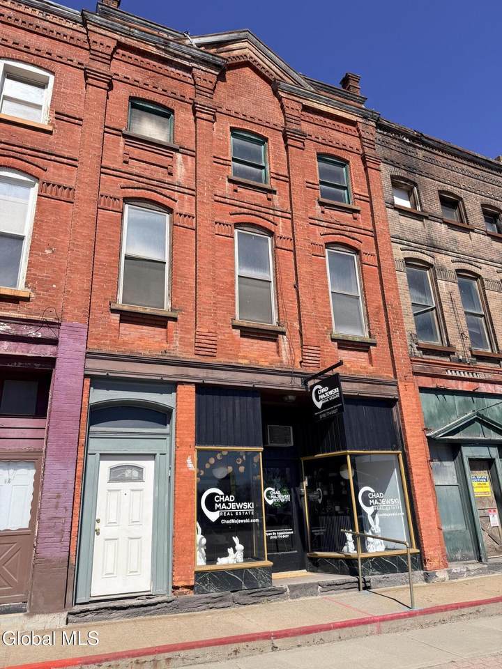 10 Main Street - Photo 1