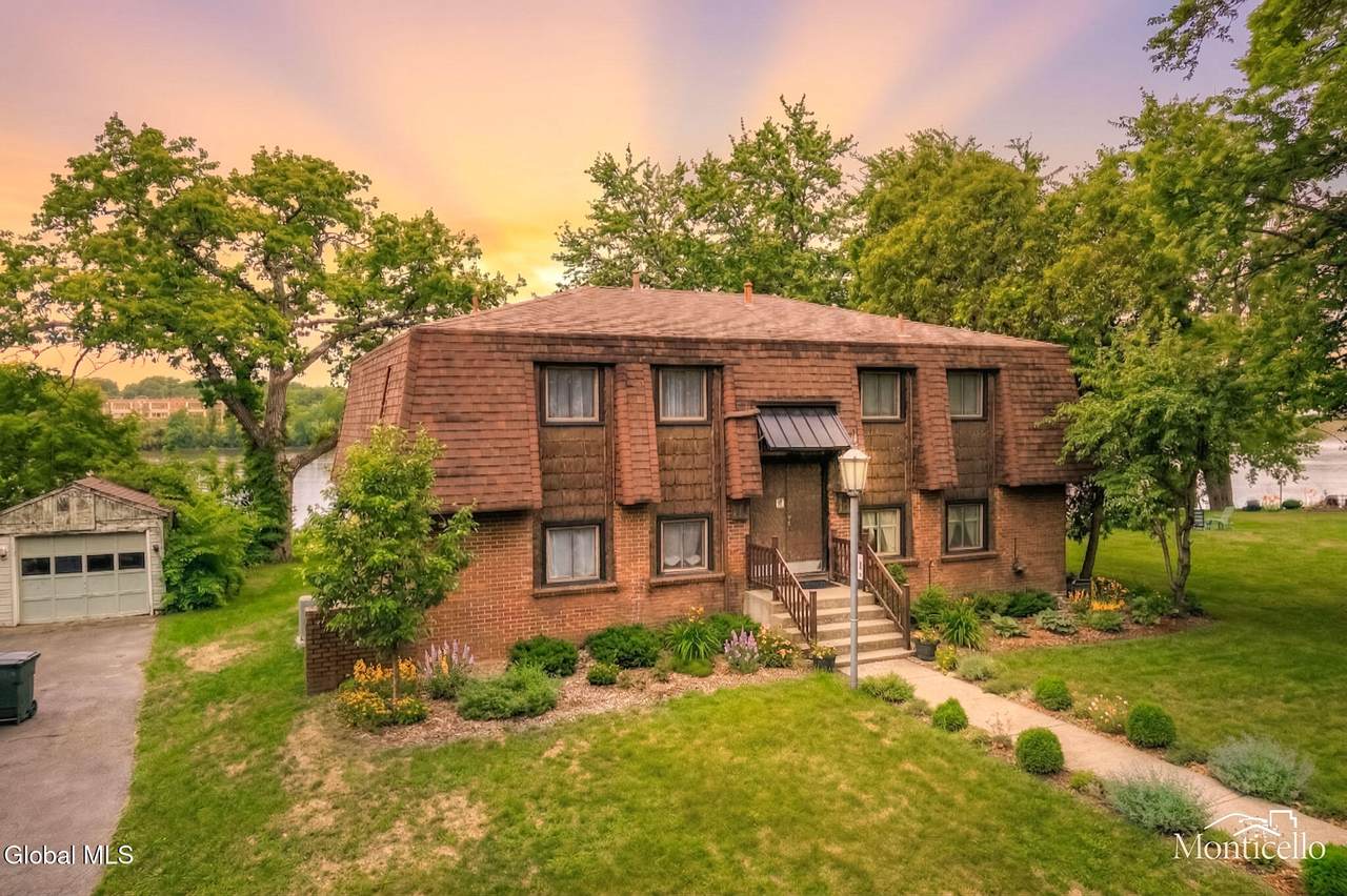 31 Riverside Avenue - Photo 1