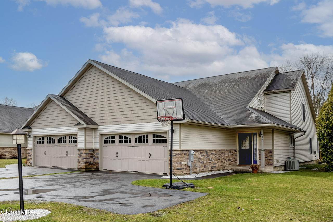 949 Hudson Avenue - Photo 1