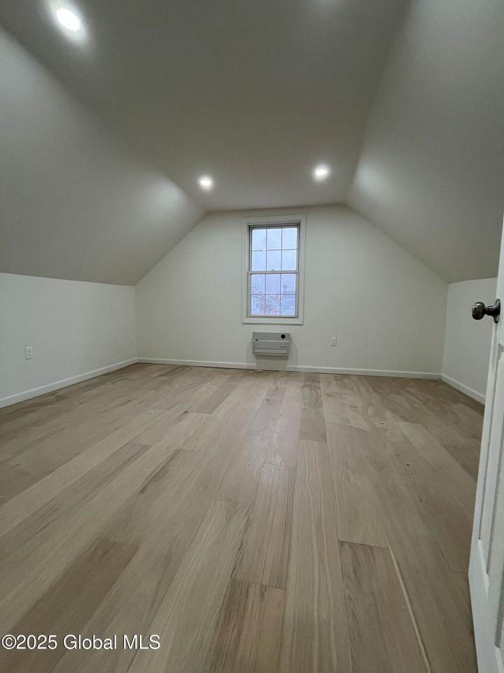 https://bt-photos.global.ssl.fastly.net/capital/1280_boomver_1_202614690-2.jpg