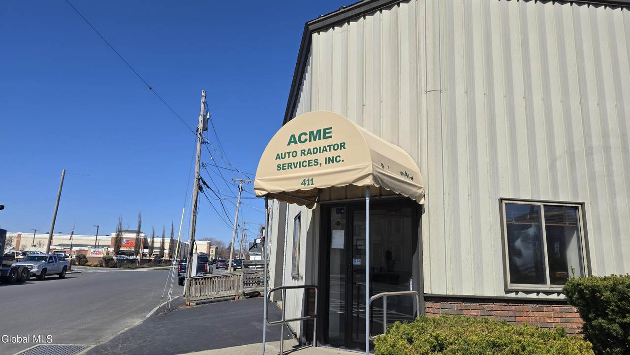 411 19th Street - Photo 1