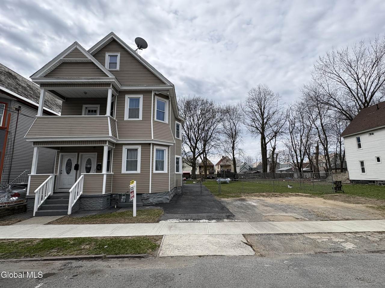 922 Emmett Street - Photo 1