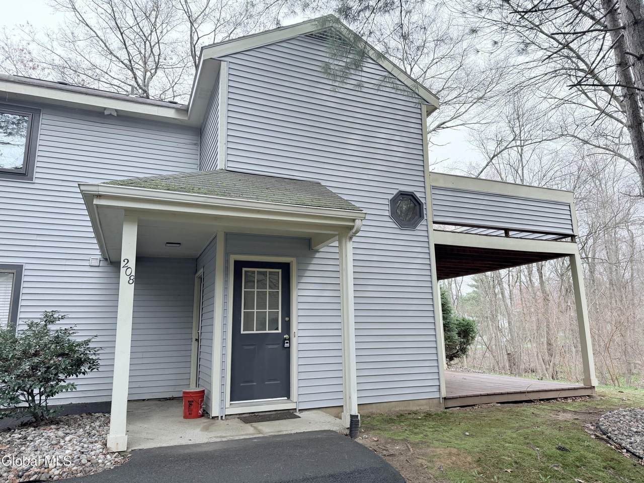 208 Yorktown Drive - Photo 1