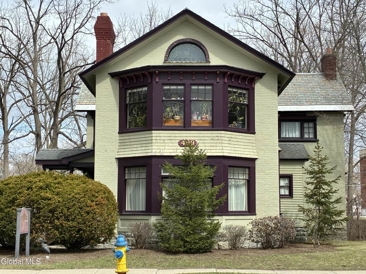 499 Glen Street - Photo 1
