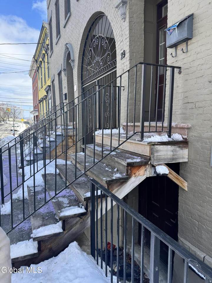 27 Swan Street - Photo 1