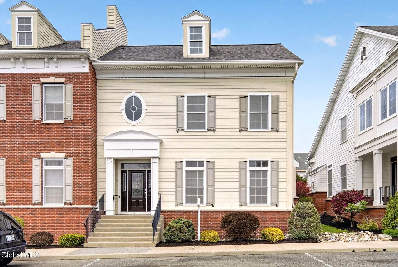 7 Sudbury Square - Photo 1