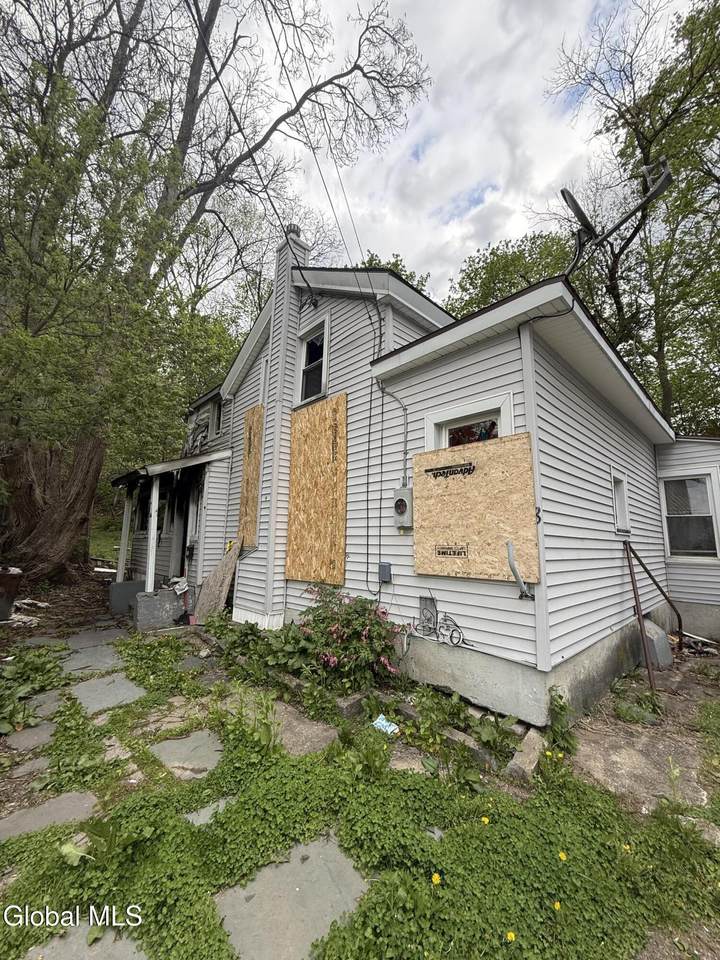 8 Keating Avenue - Photo 1