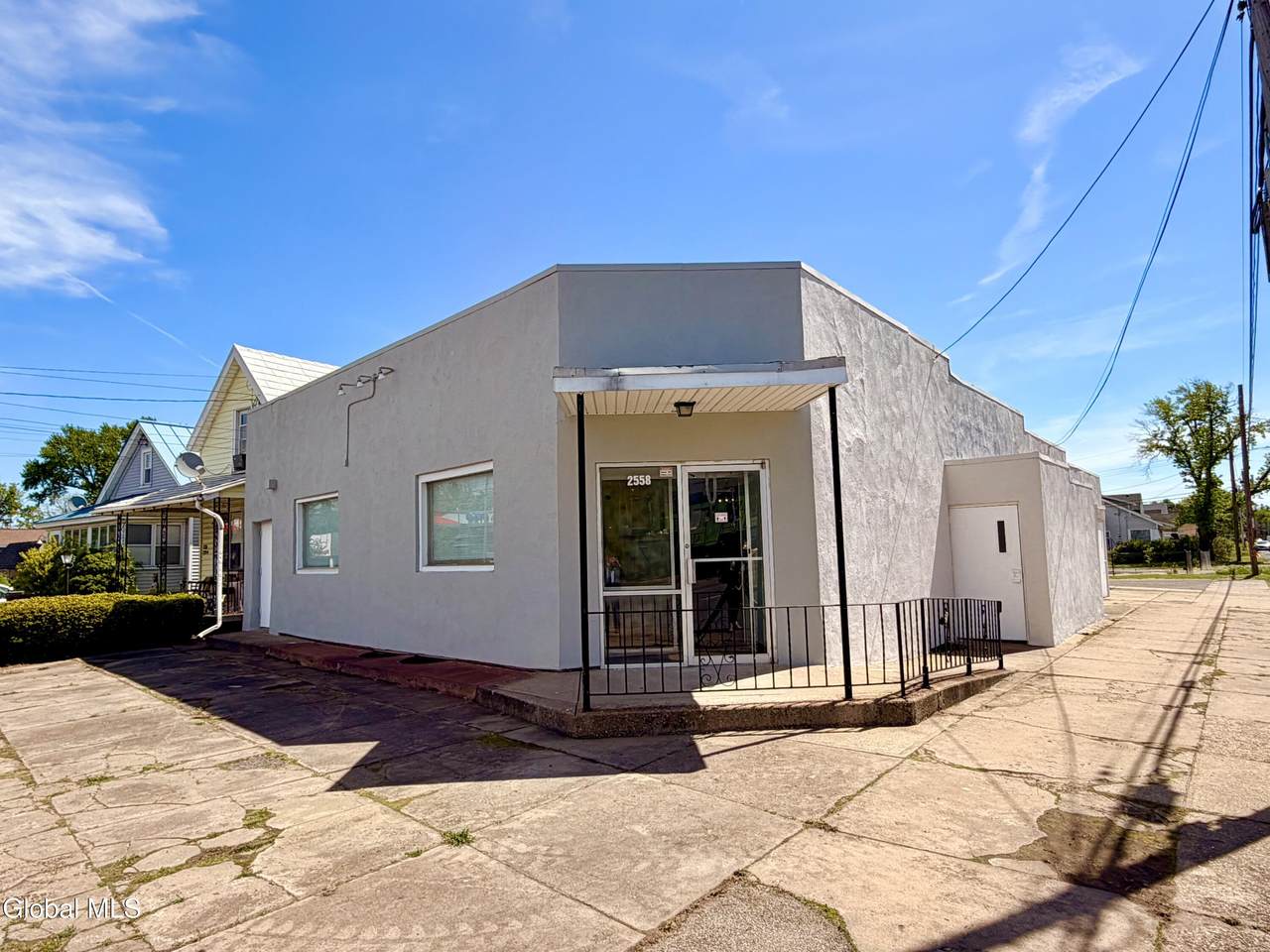 2558 Guilderland Avenue - Photo 1
