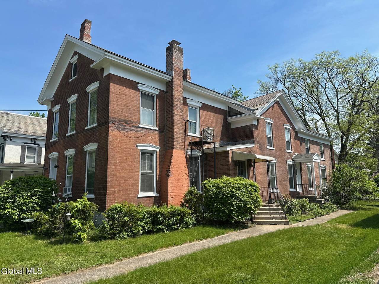 85 Bay Street - Photo 1