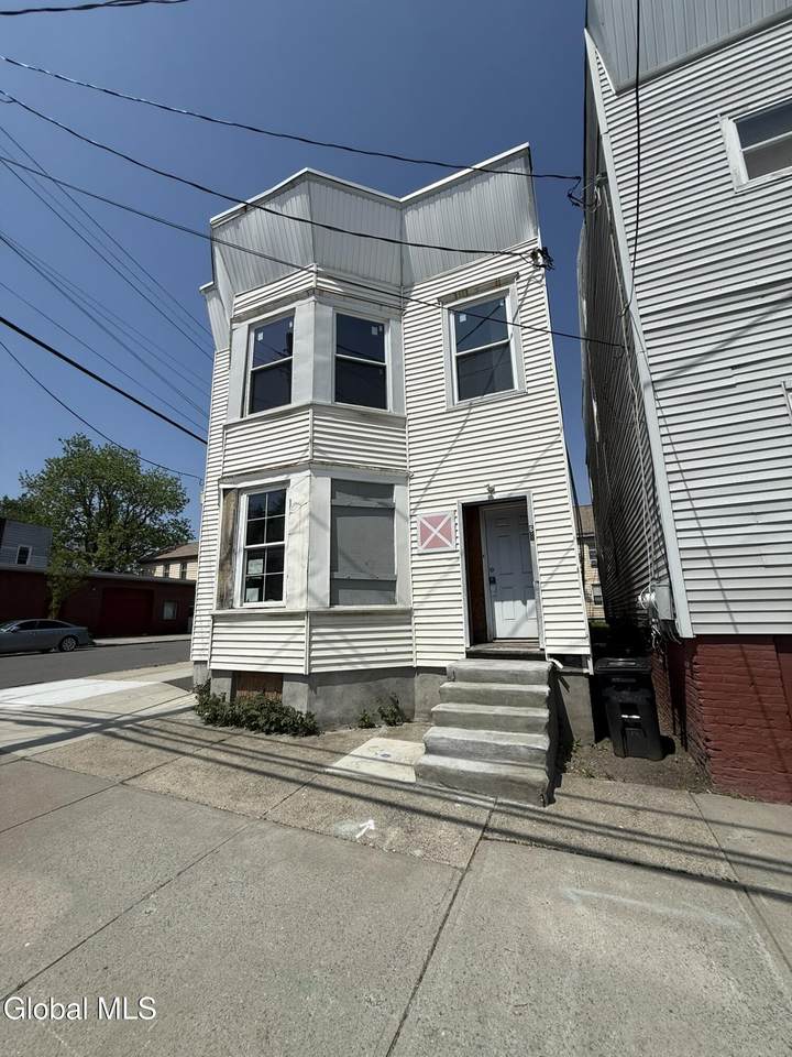 68 Watervliet Avenue - Photo 1