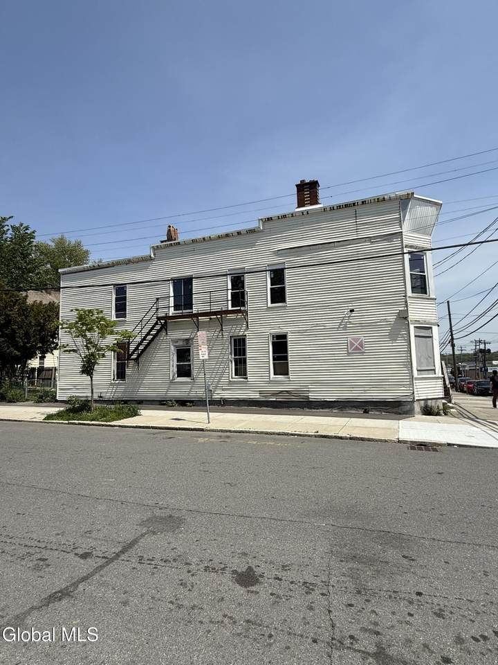 https://bt-photos.global.ssl.fastly.net/capital/1280_boomver_1_202617553-2.jpg