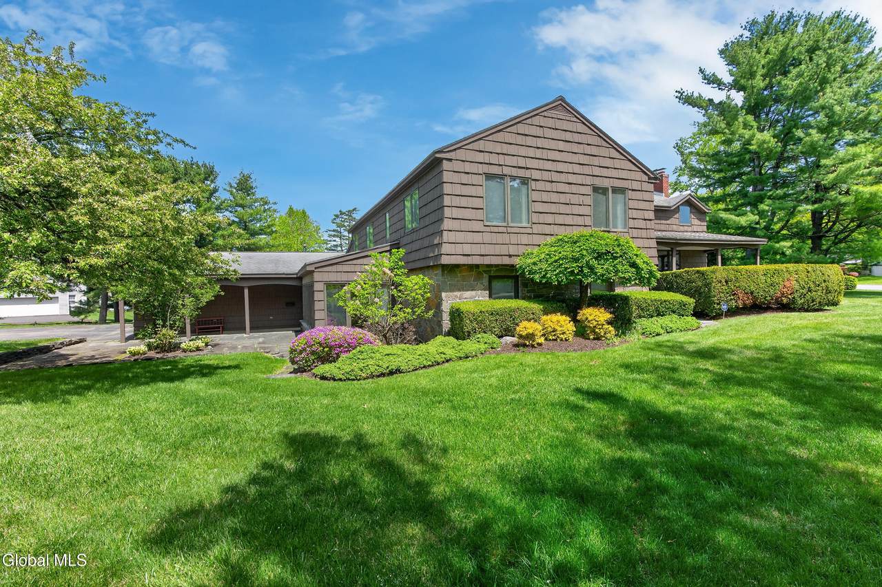 1283 Hawthorn Road - Photo 1