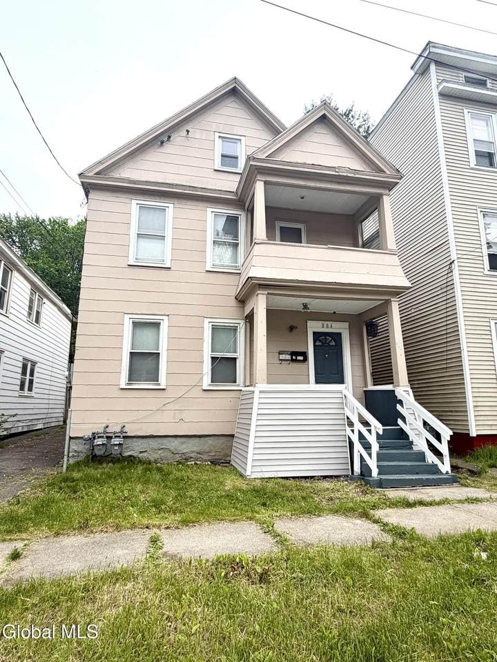 884 Yorkston Street - Photo 1