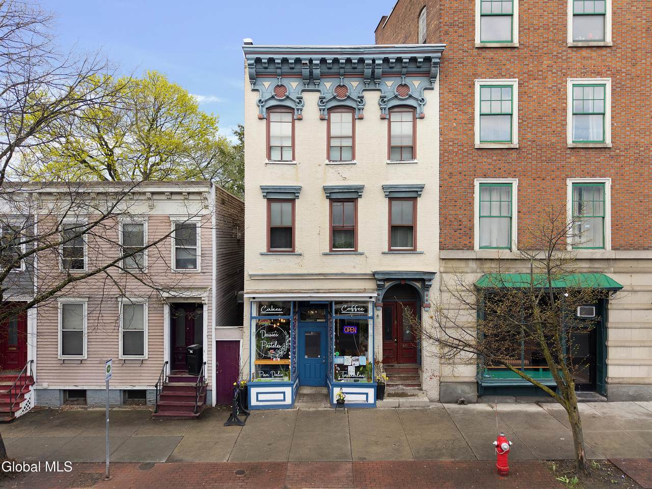418 Madison Avenue - Photo 1