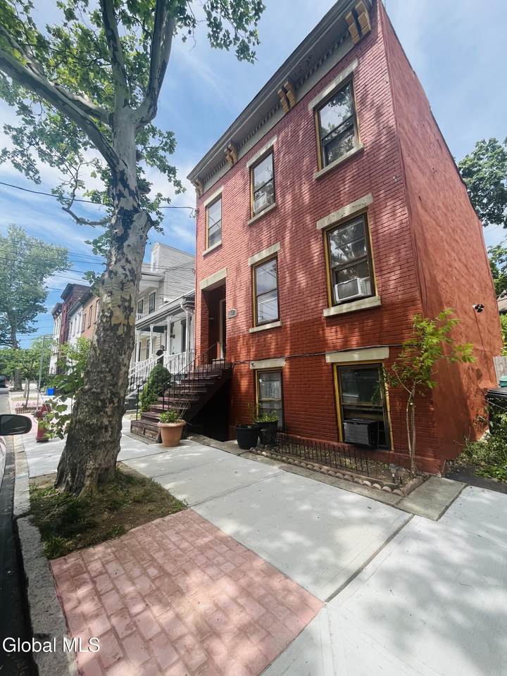 43 Myrtle Avenue - Photo 1