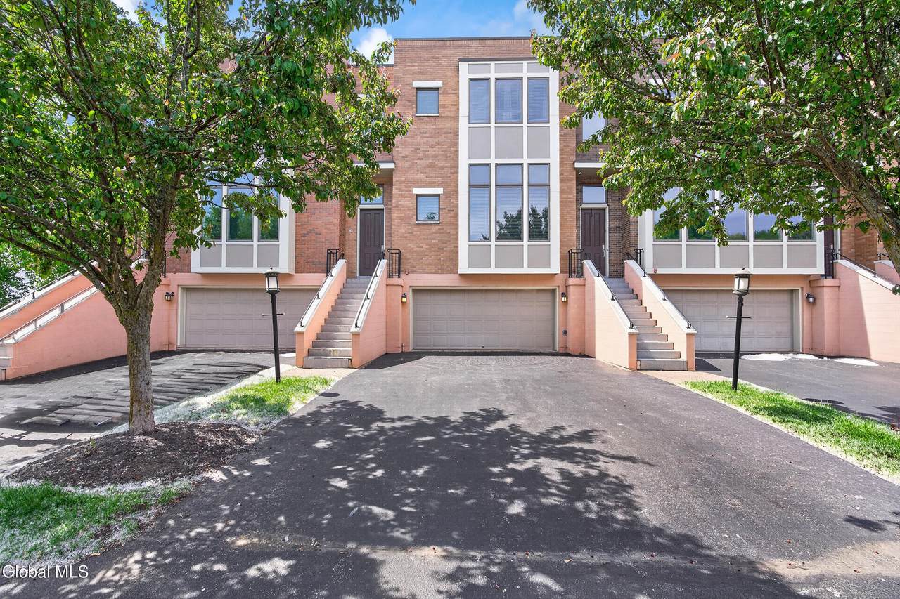 4 Bryn Mawr Court - Photo 1