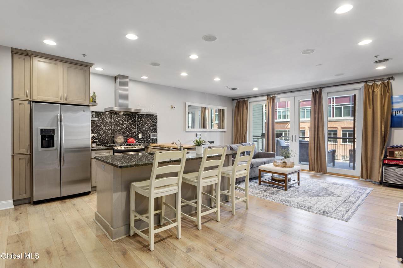 https://bt-photos.global.ssl.fastly.net/capital/1280_boomver_1_202618555-2.jpg