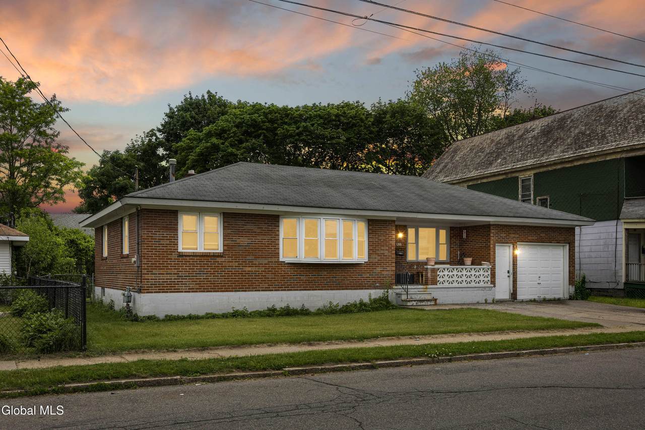 1253 Van Cortland Street - Photo 1
