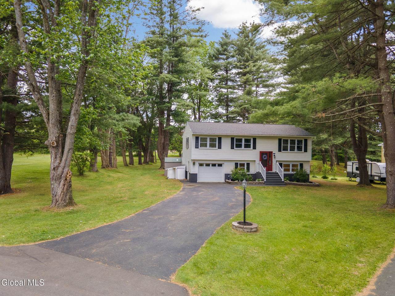 247 Pinewood Drive - Photo 1