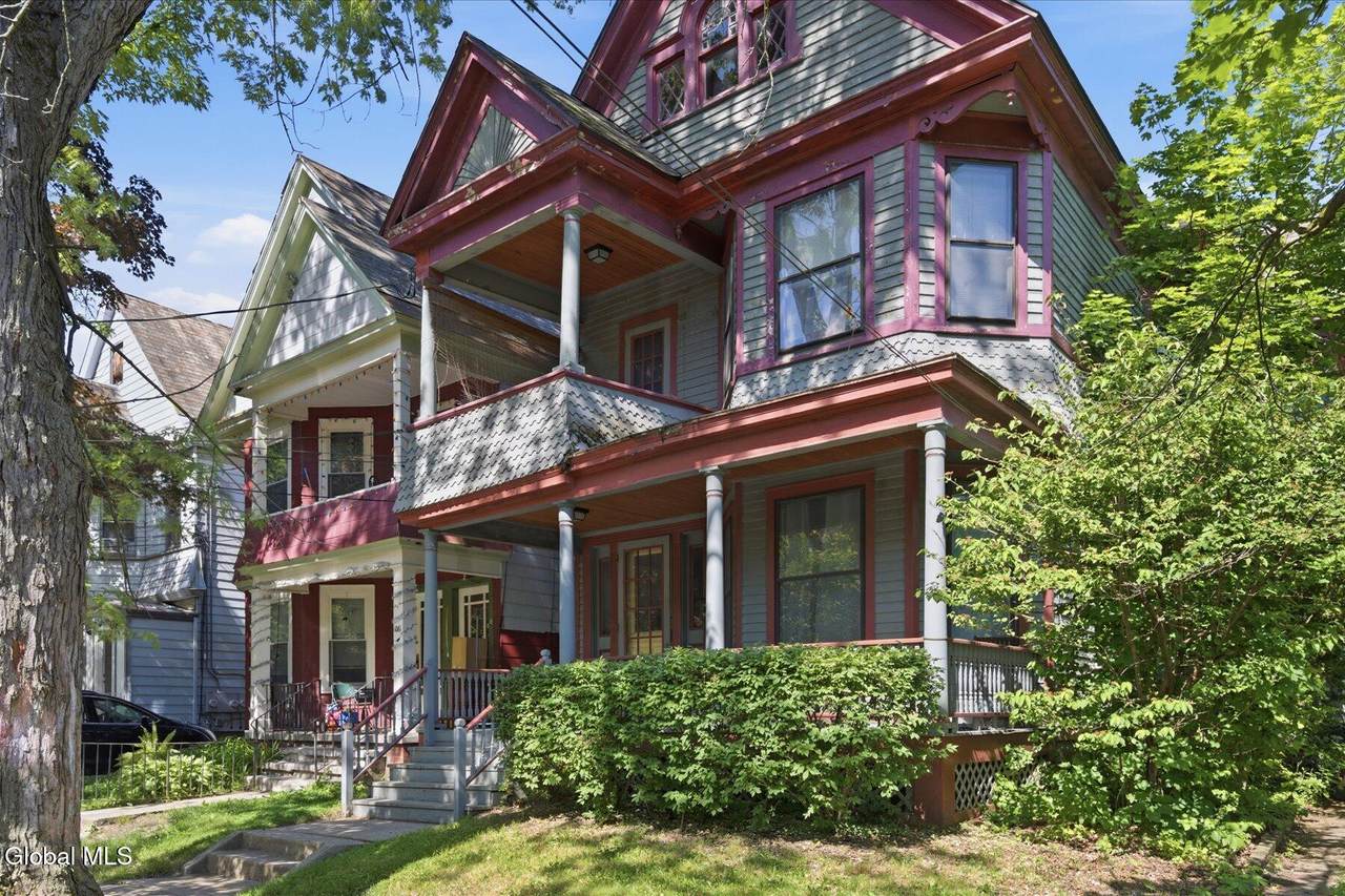 1063 University Place - Photo 1