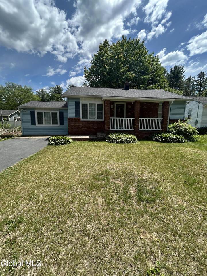 17 Pinewood Road - Photo 1
