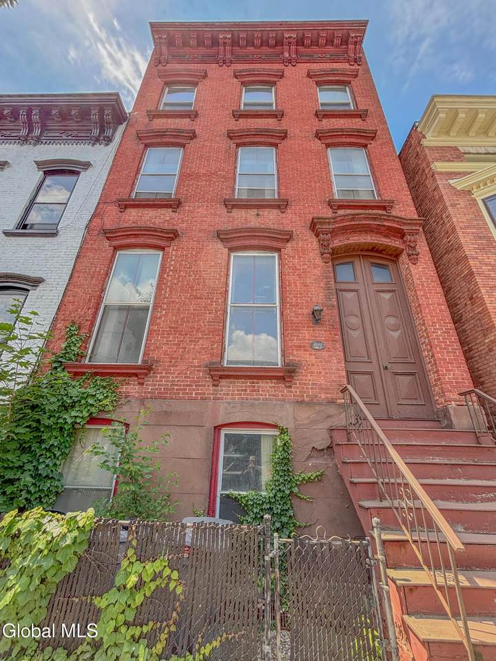 360 Madison Avenue - Photo 1