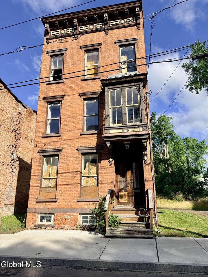 13 Lexington Avenue - Photo 1