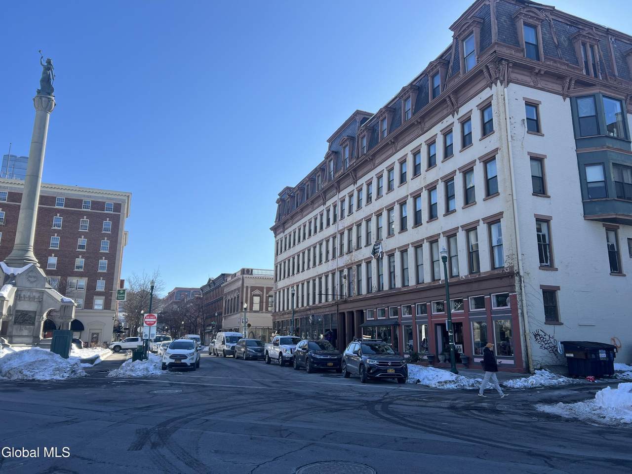 5 Broadway - Photo 1